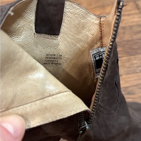 Frye Reina Dark Brown Suede Heeled Ankle Short Cowboy Boot Booties Size 7.5 - Picture 4 of 8